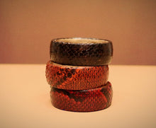 Charger l'image dans la galerie, bracelet manchette cuir python orange rouge marron femme BANDIA Shayza BVLGARI