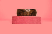Charger l'image dans la galerie, Bracelet manchette cuir python taupe femme BANDIA Shayza